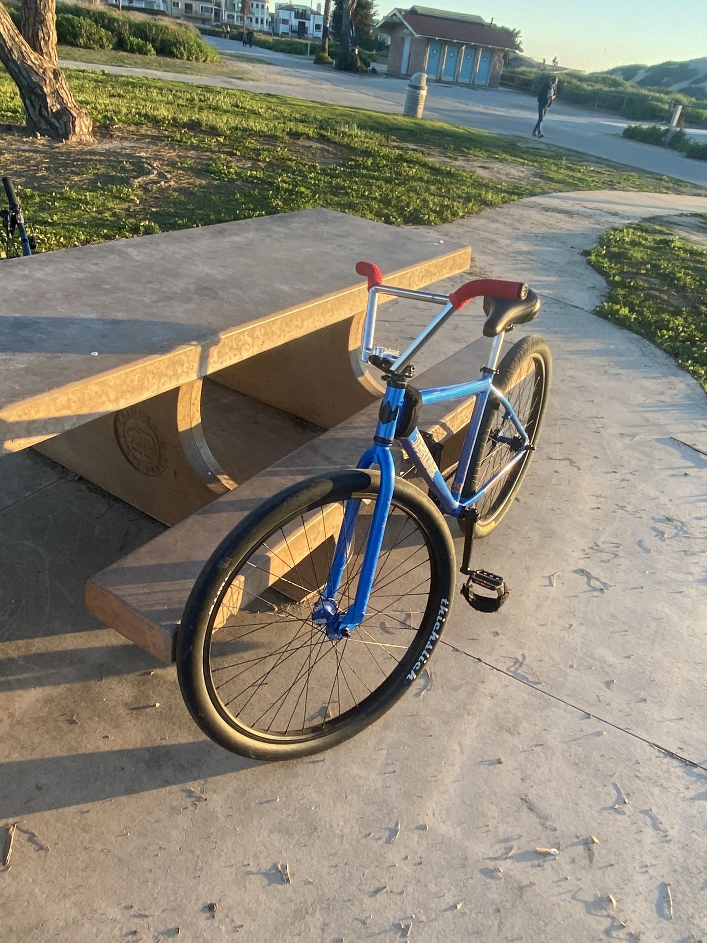 Throne Goon Rare Frame 500 OBO Will Do Trades