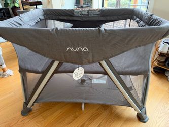 Nuna SENA Aire Pack & Play + Changing Station – Excellent Condition