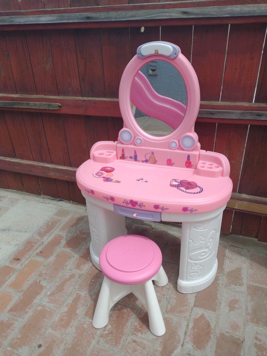 Step 2 Pink Vanity for Little Girls