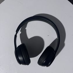 BEATS SOLO 3- 145 PRICE RETAIL