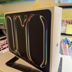 NEW SEALED Apple iPad Pro 13” M4 – 256GB – Wi-Fi – Factory Sealed