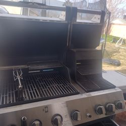 Barbquer with Rotisserier