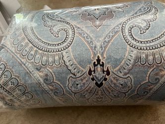 King sized quilt with pillow shams