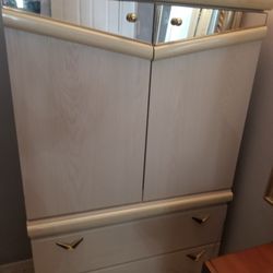 Elegant Mirrored Bedroom Set