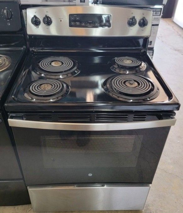 GE Electric Stove with Coil Burners, Self Clean
