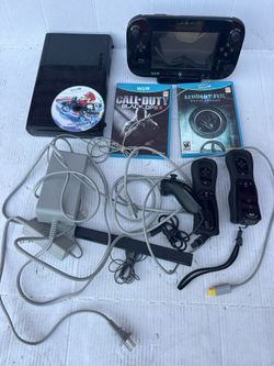 Nintendo Wii U Bundle - 3 Games CIB + Console + GamePad + Cords + Sensor Bar