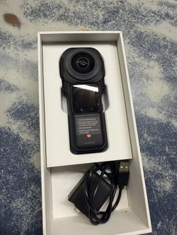 Insta360 ONE RS 1-Inch 360 Edition Action Camera with extra battery