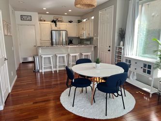 Modern Round Dining Table w/ 4 Chairs