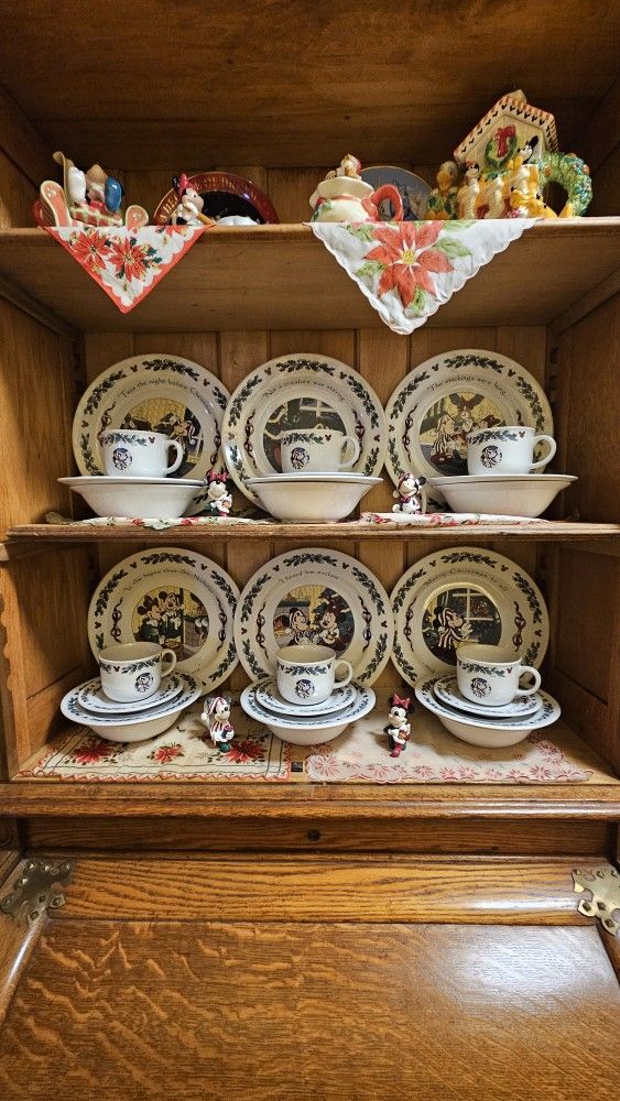 Disney Mickey "Twas The Night Before Christmas' Dish Set