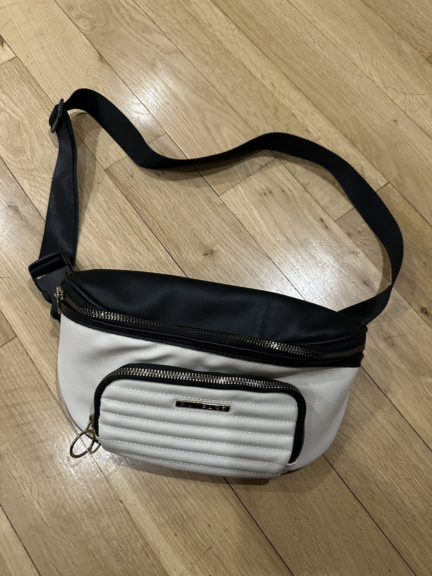 Used Fanny Rag Rampage Fanny Pack Used Once for Sale in Pico Rivera, CA - OfferUp
