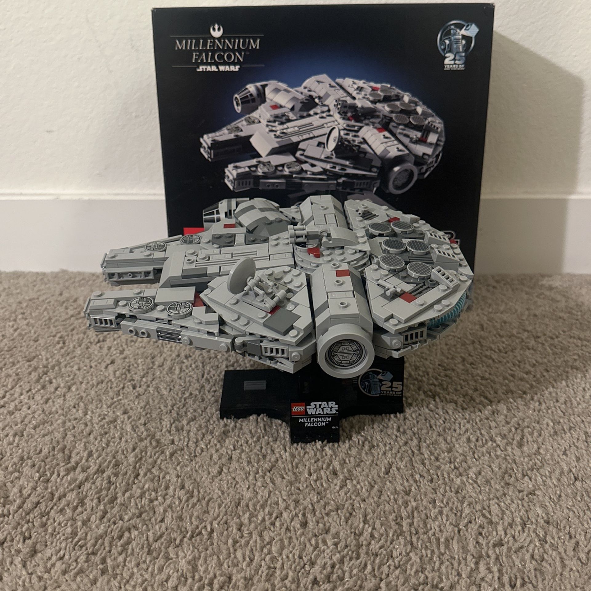LEGO Star Wars Millennium Falcon 25th Anniversary Buildable Starship ...