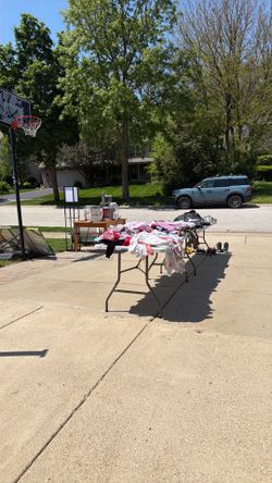 Garage sale in warrenville!!!