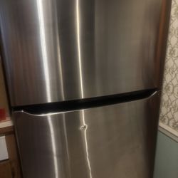 Refrigerator And Dishwasher