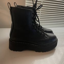 Woman’s Laced Up Boots Size 7.5
