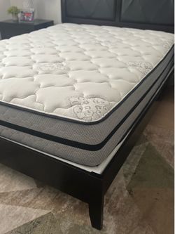 Queen Size Mattress - Super Clean