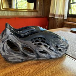 Yeezy Foam Runner Cinder Size 11