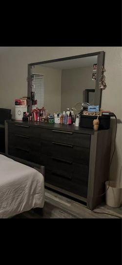 Bedroom Drawer with Mirror