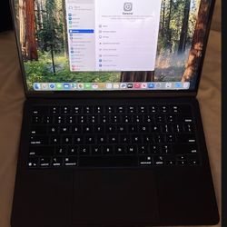 Apple MacBook Air 13 Inch 2025 Newest Model 512gb Flash Hard Drive 16ram Newest Model M4 Chip Great Condition 20 Cycle Count 100% Battery!