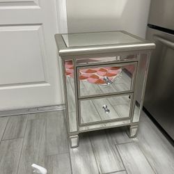 ✨ Mirrored Nightstand / End Table