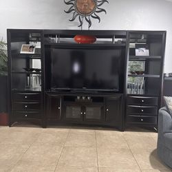 Wall unit That Separates: TV Console And Glass Shelf Towers