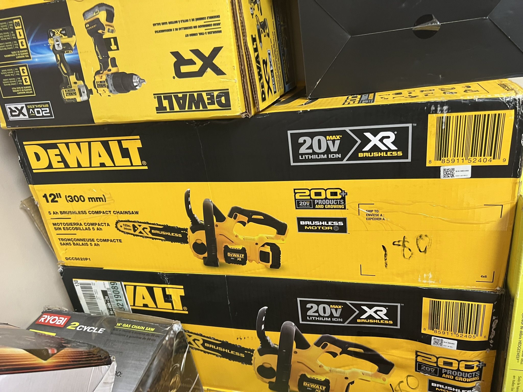 Dewalt - Cordless Battery Powered Chainsaw Kit with (1) 5 Ah Battery and Charger