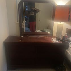 Dresser With Mirror