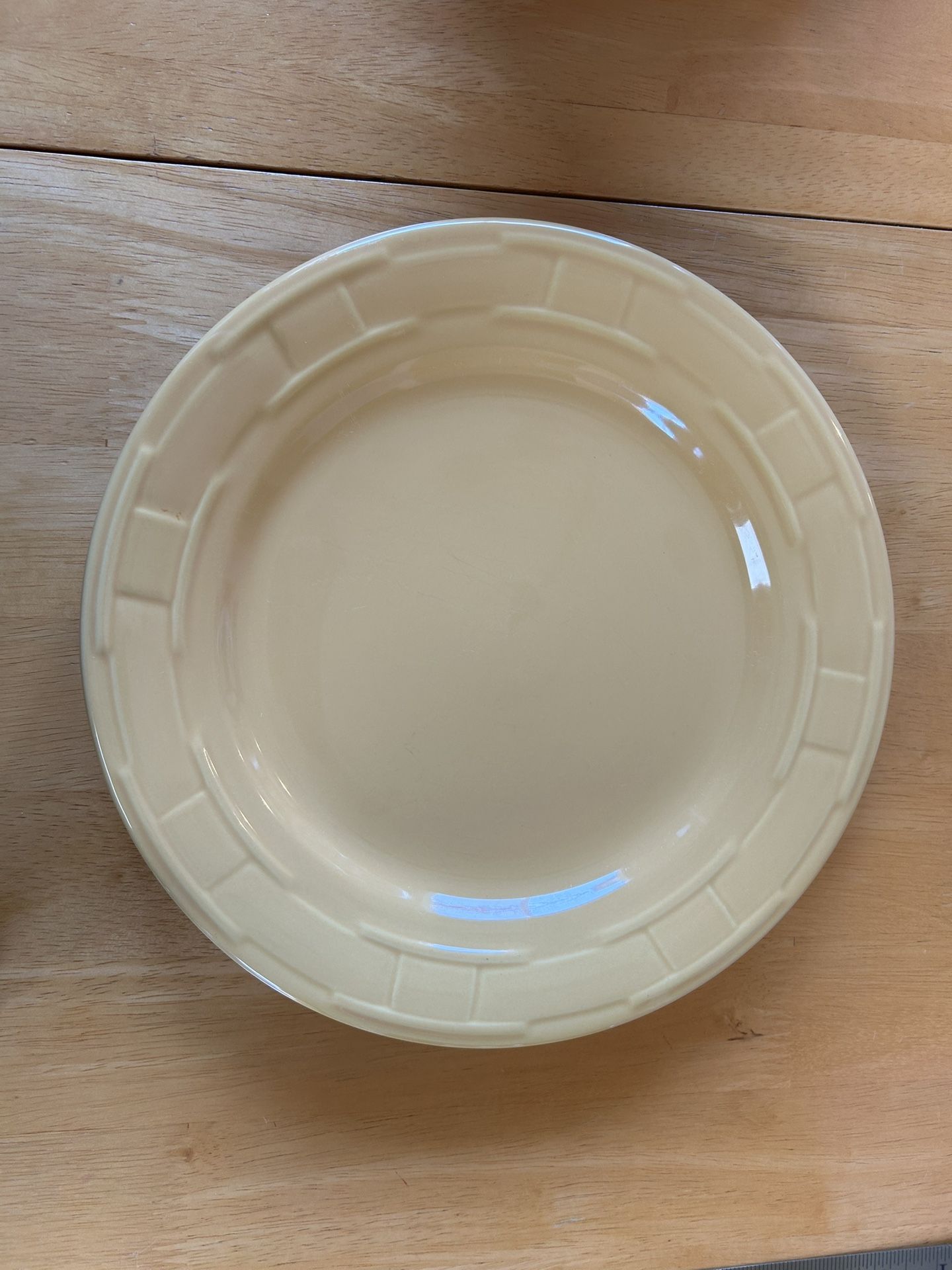 One Longaberger Butternut Yellow Dinner Plate