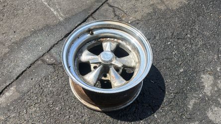 One Western Wheel Cragar SS Style 15x8 Inch Chrome Wheel And center cap