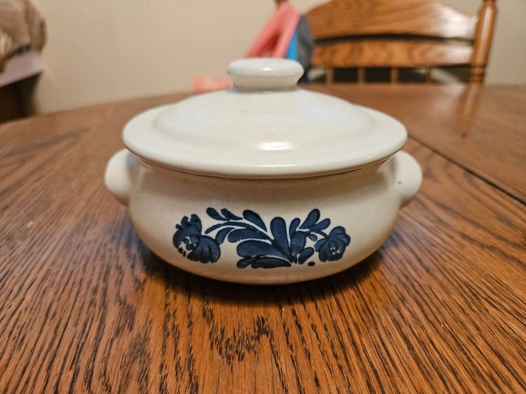 Pfaltzgraff Yorktowne Individual Casserole/Chowder Bowl