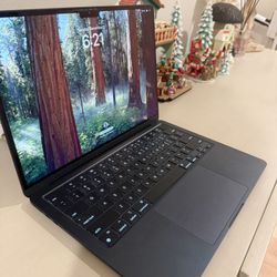 M2 MacBook Air - 16gb - 256gb SSD 