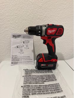 Milwaukee Drill Driver with 5.0 Battery and Work Light