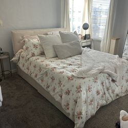 Queen Bed Frame – Great Condition $160 OBO