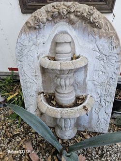 Fuente Con Pompa Varata