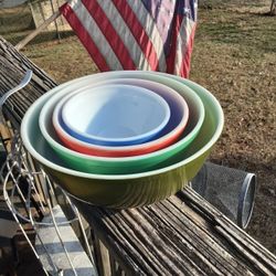 Nice Set Of Pyrex Mixing Bowls