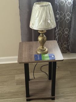 2 Small tables with lamps