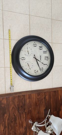 24in Round Atomic Clock $15