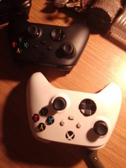 (3)Xbox Controllers Like New All 3 For $40