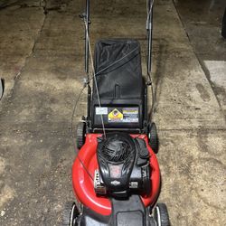 Yard Machines 5.5HP 21” Inch Cut Self Propelled Mower With Bagger