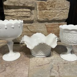 Vintage 1950s? Indiana Milk Glass Dish Goblet 