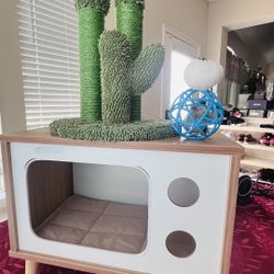 Cat Tree with Cactus Design， cat house， and mouse with sound toy