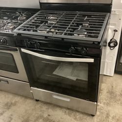 Like new Whirlpool Gas Stove 4 Burners 30” Inch Wide 