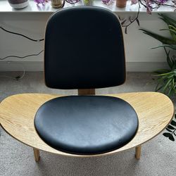 Shell Chair - Black Leather And Oak Wood Finish