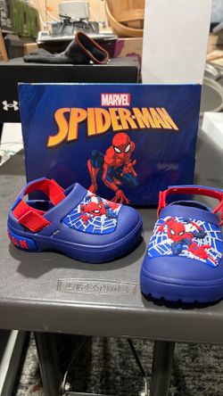 Marvel Spider-Man kids size 5 CROC ￼ like shoes