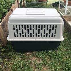 Dog Kennel / Black & Tan  /  Size  