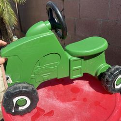 John Deere Sit-N-Scoot Tractor ride-on