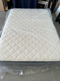 Full size mattress with box spring
