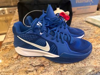 Basketball shoes