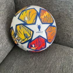 London 24  Champions  League Soccer Ball