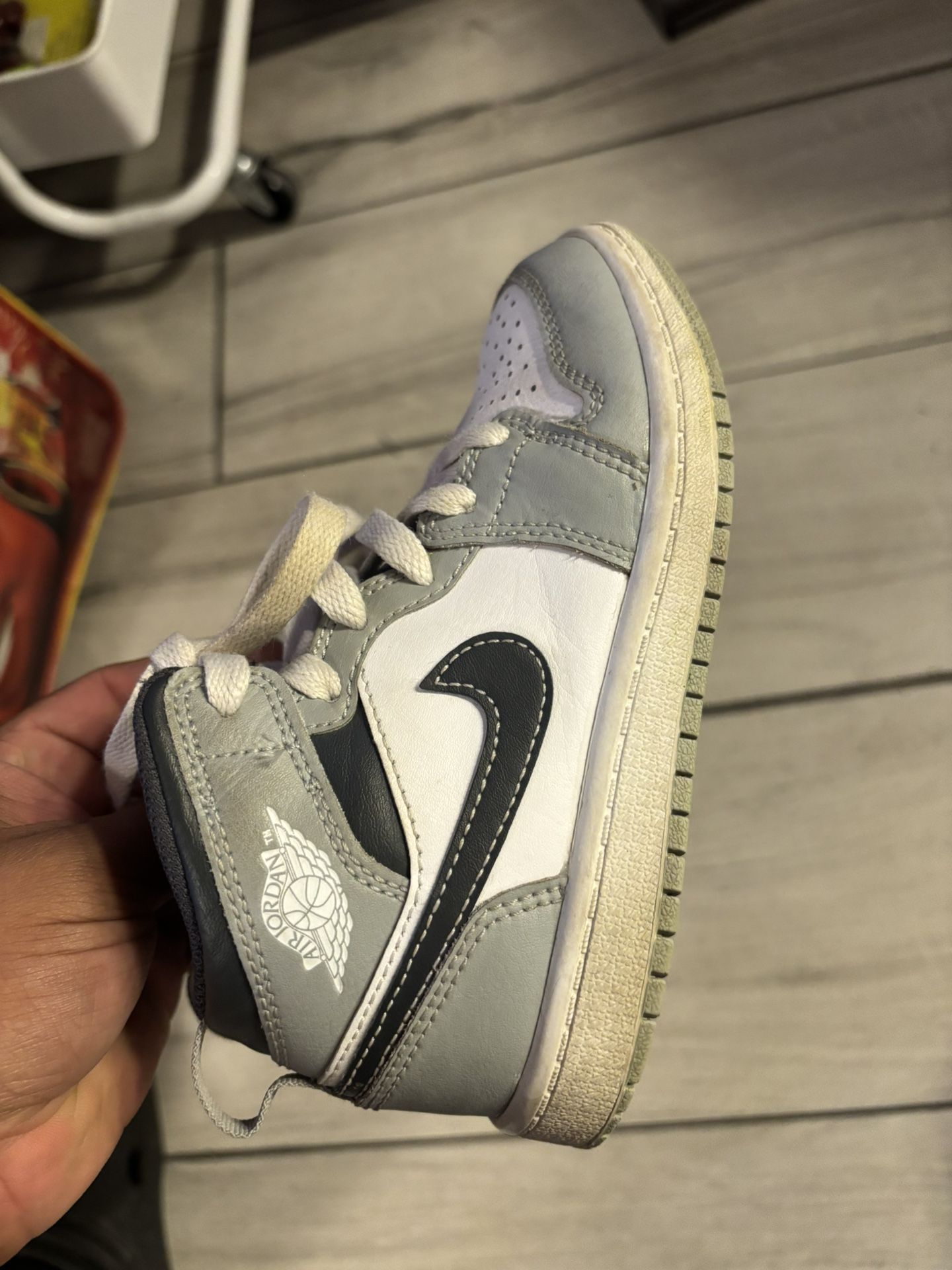 Jordan 1 Mid Light Smoke Grey Pre School 12 c 