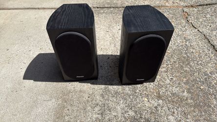Pioneer Bookshelf speakers